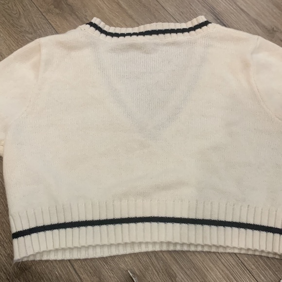H&M Cropped Sweater - Picture 2 of 2